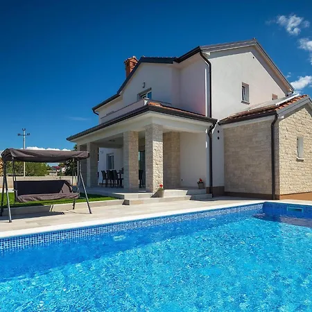 Holiday home Zirdum *